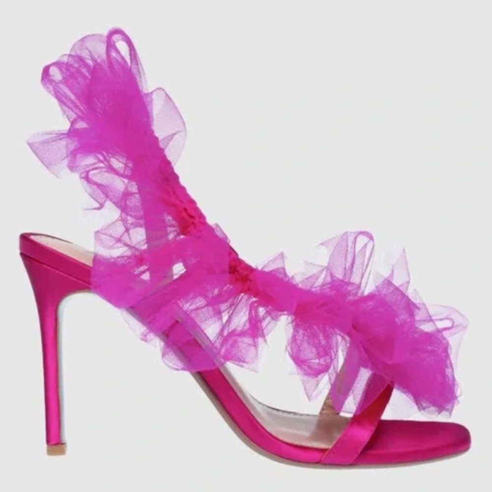 Pink ruffle heels 🩷 - Picture 4 of 9